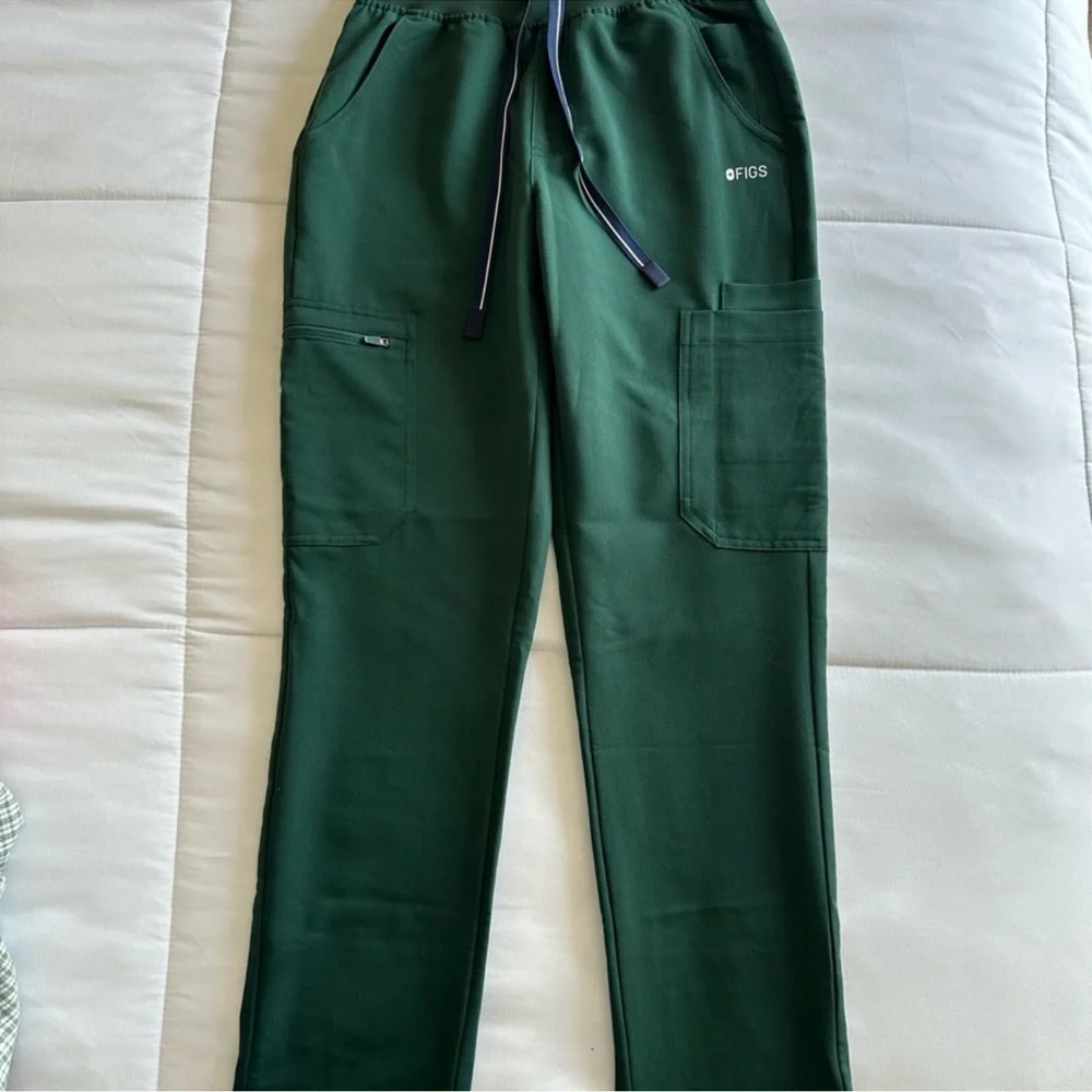 FIGS British Racing Green Scrub set - Picture 5 of 8
